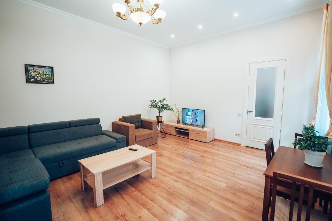 Wonderful Flat On City Center Uzhhorod Exterior photo