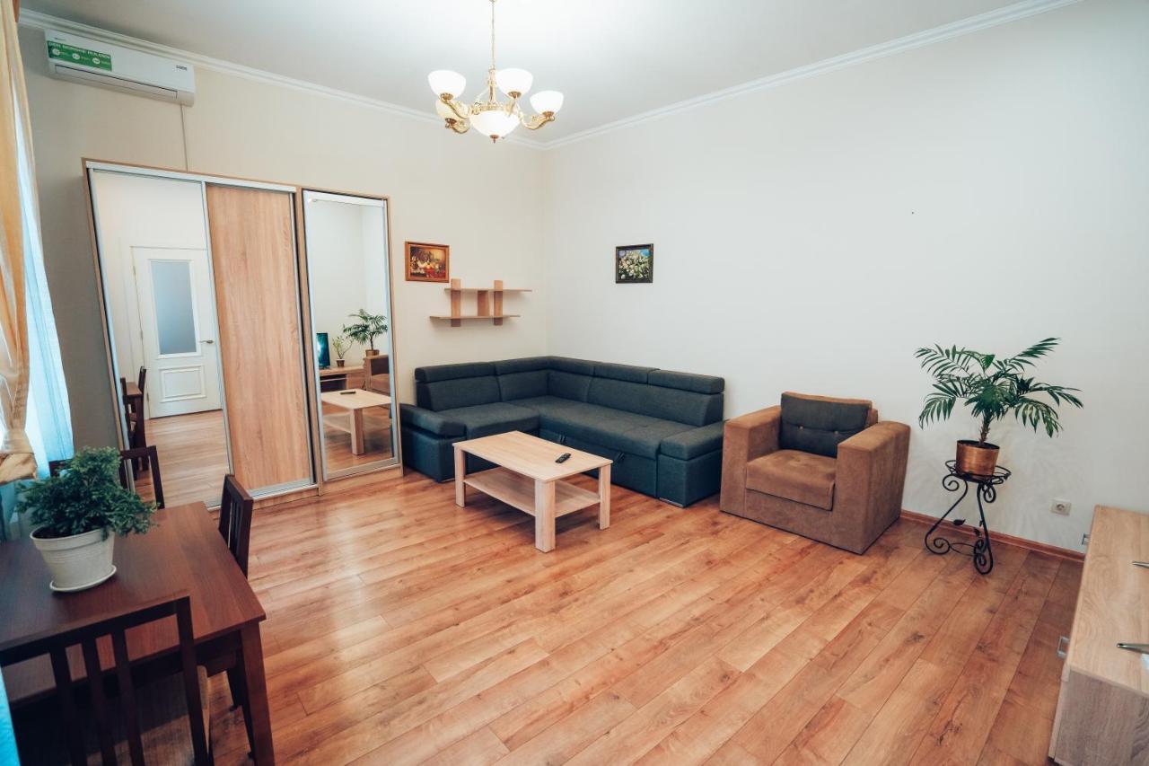 Wonderful Flat On City Center Uzhhorod Exterior photo